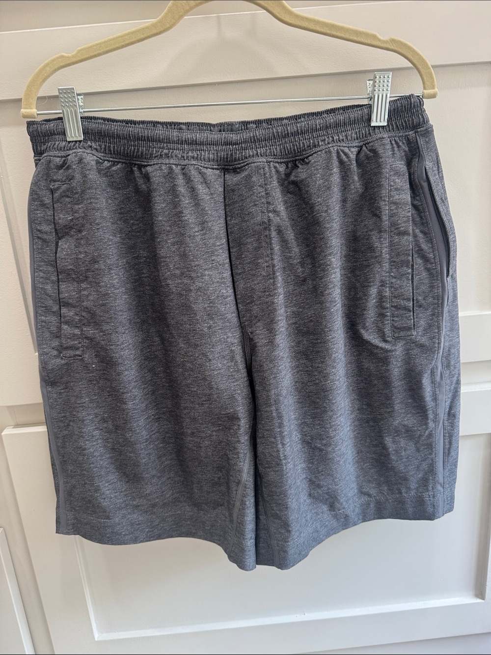 Men’s XL Lululemon athletic shorts 
Fully lined, inner draw string
Zipper pocket